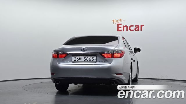Lexus ES350 Supreme XV60 2013 — фото 4