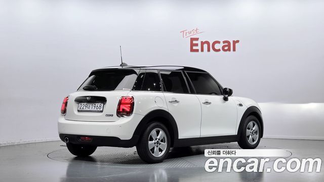 MINI Cooper 5Door Standard 3rd 2020 — фото 2