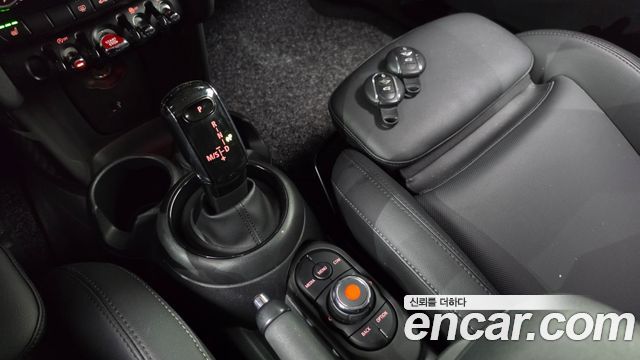MINI Cooper 5Door Standard 3rd 2020 — фото 9