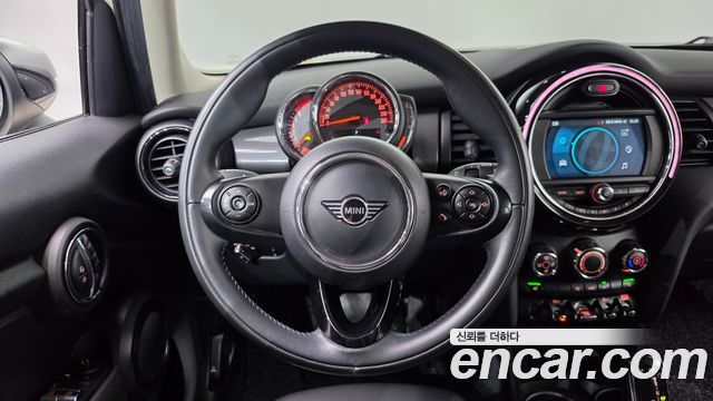 MINI Cooper 5Door Standard 3rd 2020 — фото 13