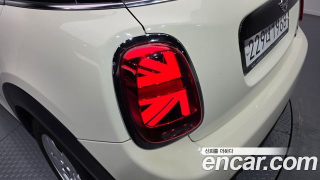 MINI Cooper 5Door Standard 3rd 2020 — фото 23