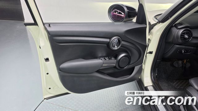 MINI Cooper 5Door Standard 3rd 2020 — фото 24