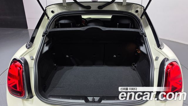 MINI Cooper 5Door Standard 3rd 2020 — фото 30