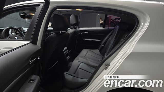 BMW 1 Series (F20) 118d Sport 5Door 2016 — фото 11