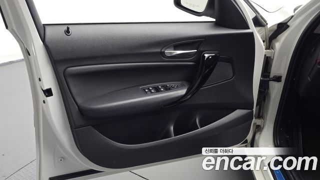 BMW 1 Series (F20) 118d Sport 5Door 2016 — фото 24