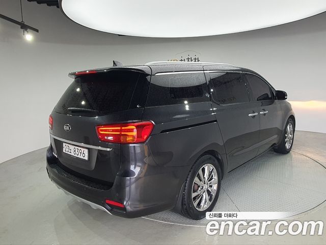 Kia Carnival 9-Seater Prstige 2019 — фото 2
