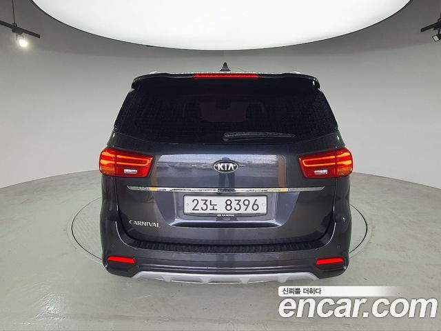 Kia Carnival 9-Seater Prstige 2019 — фото 4