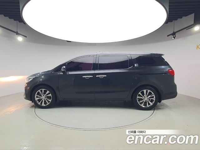 Kia Carnival 9-Seater Prstige 2019 — фото 5