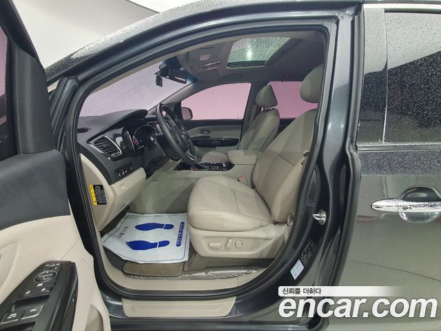 Kia Carnival 9-Seater Prstige 2019 — фото 10