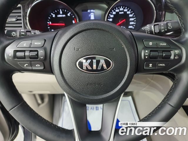 Kia Carnival 9-Seater Prstige 2019 — фото 16