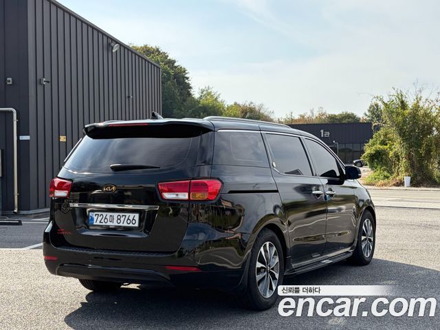 Kia Carnival 11-seater Noblesse 2015 — фото 2