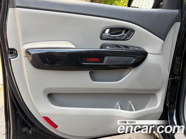 Kia Carnival 11-seater Noblesse 2015 — фото 15