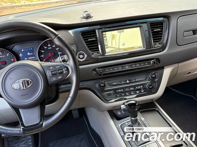 Kia Carnival 11-seater Noblesse 2015 — фото 18
