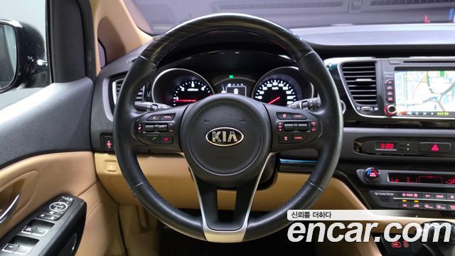 Kia Carnival 9-seater Prestige 2015 — фото 12