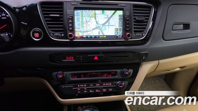 Kia Carnival 9-seater Prestige 2015 — фото 13