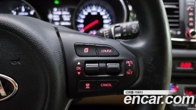 Kia Carnival 9-seater Prestige 2015 — фото 16