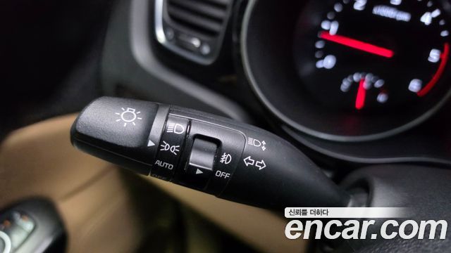 Kia Carnival 9-seater Prestige 2015 — фото 17