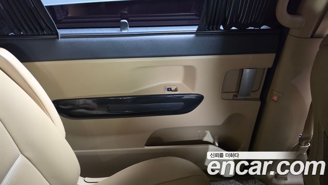 Kia Carnival 9-seater Prestige 2015 — фото 25