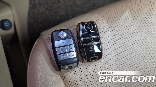 Kia Carnival 9-seater Prestige 2015 — фото 27