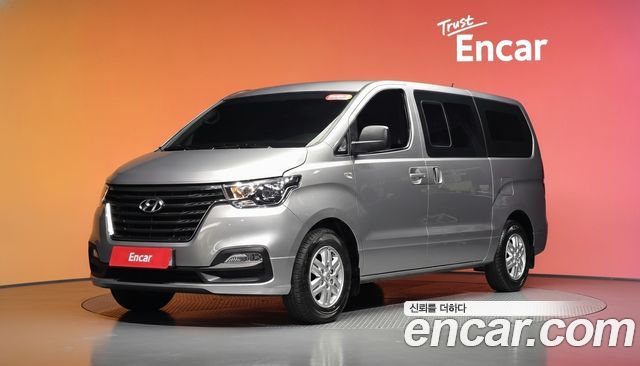 Hyundai Grand Starex Van 5-Seater Smart