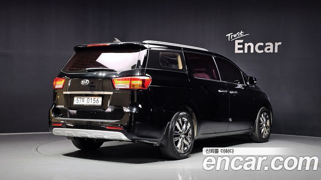 Kia Carnival 9-seater Prestige 2016 — фото 2