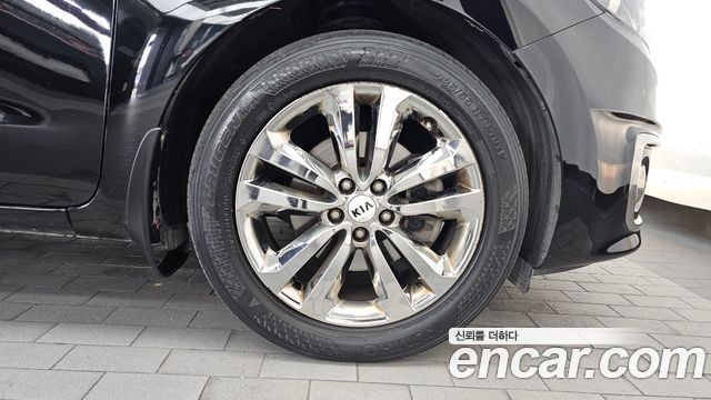Kia Carnival 9-seater Prestige 2016 — фото 5