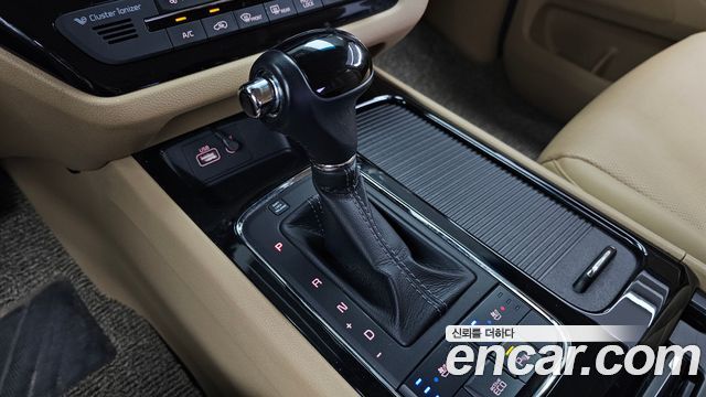 Kia Carnival 9-seater Prestige 2016 — фото 9