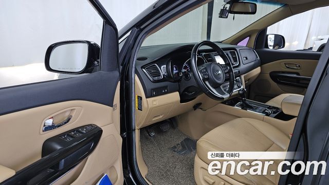 Kia Carnival 9-seater Prestige 2016 — фото 10