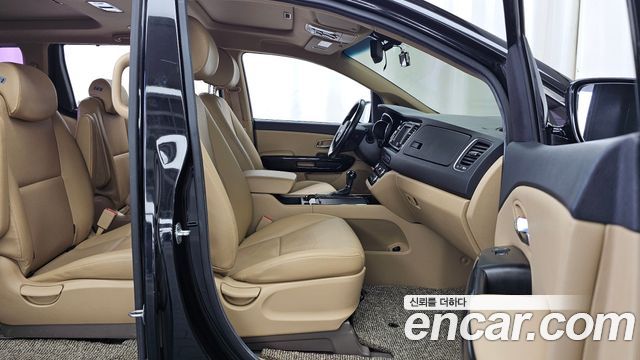 Kia Carnival 9-seater Prestige 2016 — фото 11