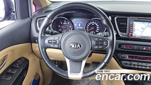 Kia Carnival 9-seater Prestige 2016 — фото 13