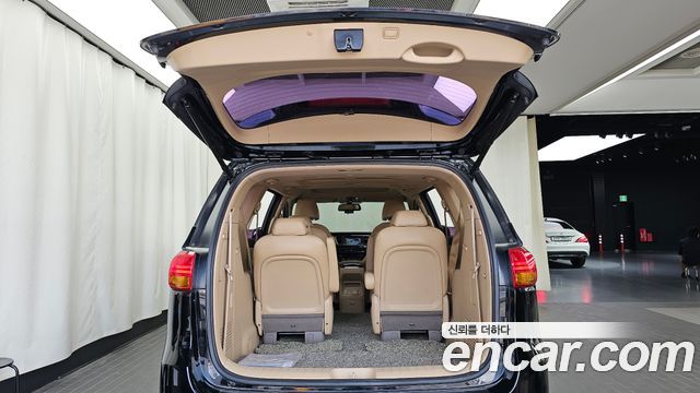 Kia Carnival 9-seater Prestige 2016 — фото 20