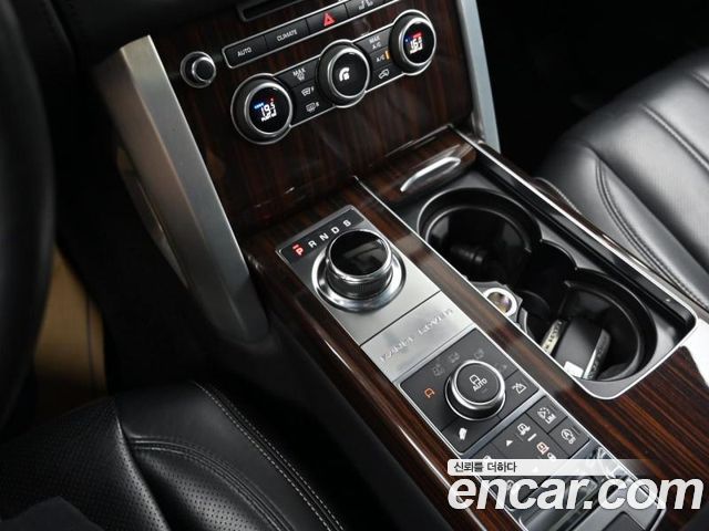 Land Rover Range Rover (IV) 4.4 SDV8 AB DIESEL 2017 — фото 17