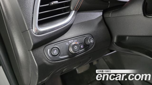 Chevrolet Trax 1.4 Premier 2018 — фото 19