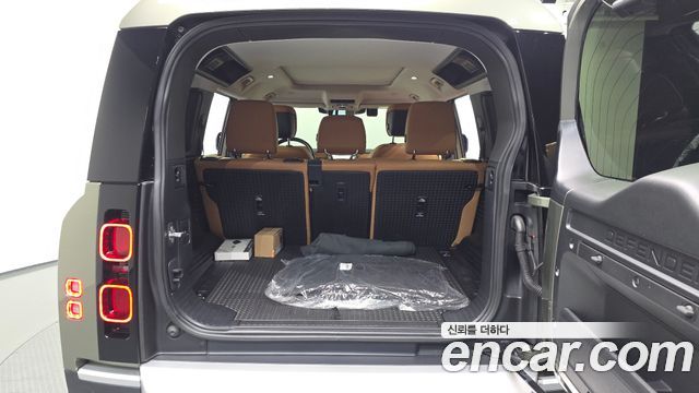 Land Rover Defender (L663) 110 D300 HSE 2023 — фото 20