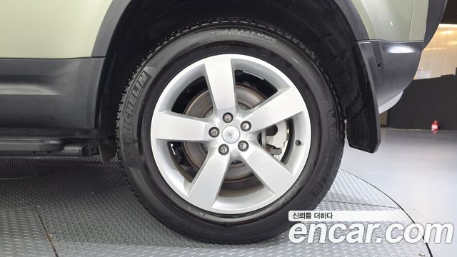 Land Rover Defender (L663) 110 D300 HSE 2023 — фото 21