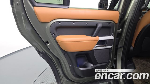Land Rover Defender (L663) 110 D300 HSE 2023 — фото 25