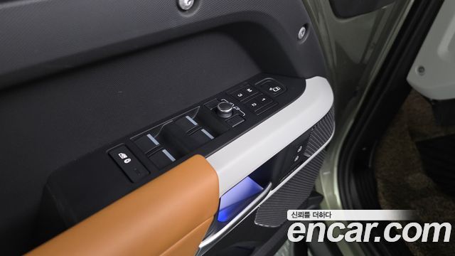Land Rover Defender (L663) 110 D300 HSE 2023 — фото 27