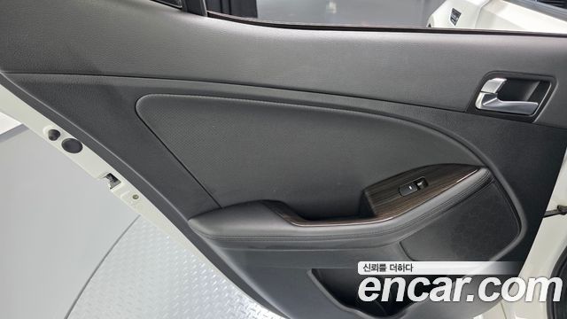 Kia K5 LPI Luxury 2015 — фото 25