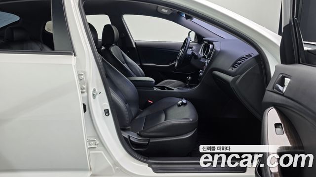 Kia K5 LPI Luxury 2015 — фото 26