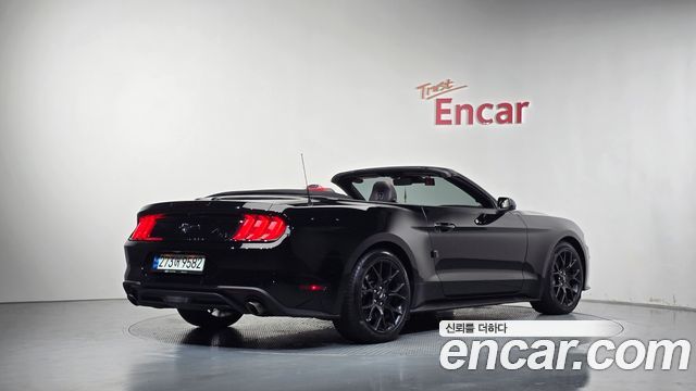 Ford Mustang Convertible 2021 — фото 2