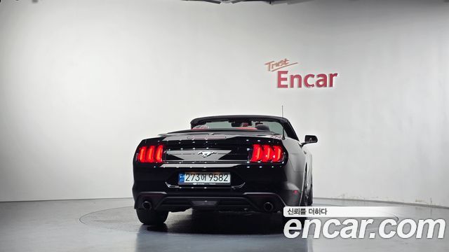 Ford Mustang Convertible 2021 — фото 4