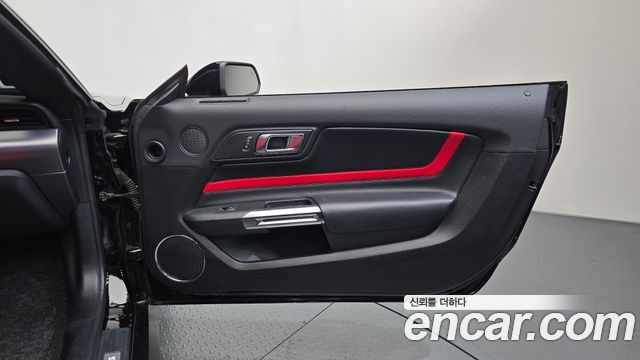 Ford Mustang Convertible 2021 — фото 25