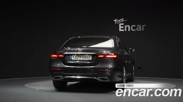 Mercedes-Benz E-Class (W213) E220d 4MATIC AMG Line 2021 — фото 4