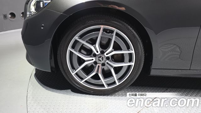 Mercedes-Benz E-Class (W213) E220d 4MATIC AMG Line 2021 — фото 5