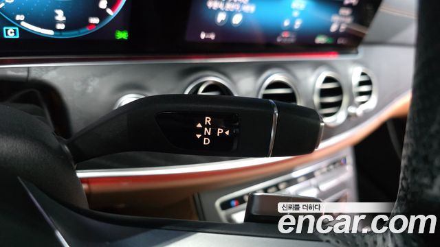 Mercedes-Benz E-Class (W213) E220d 4MATIC AMG Line 2021 — фото 9