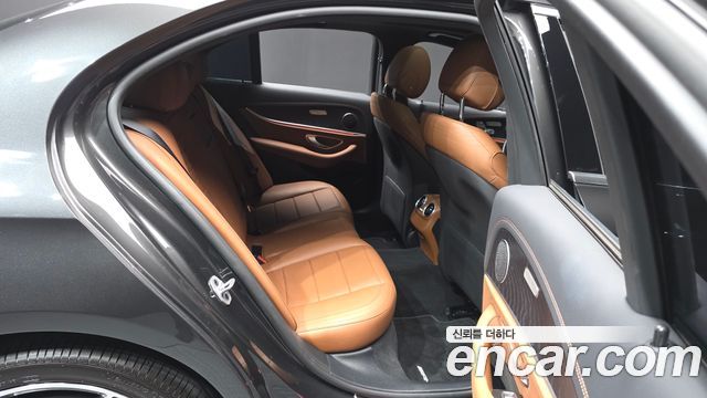 Mercedes-Benz E-Class (W213) E220d 4MATIC AMG Line 2021 — фото 12