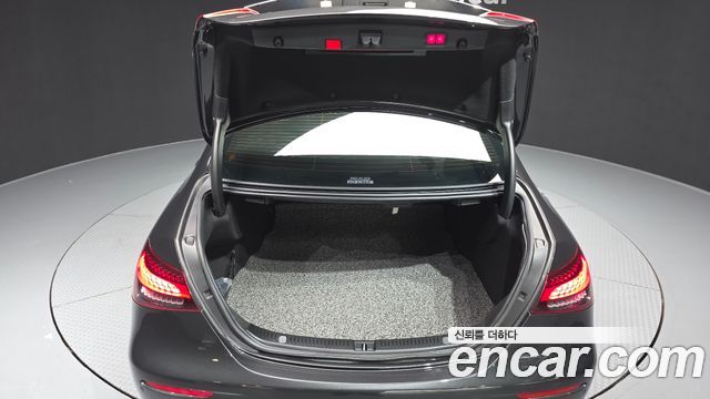 Mercedes-Benz E-Class (W213) E220d 4MATIC AMG Line 2021 — фото 20
