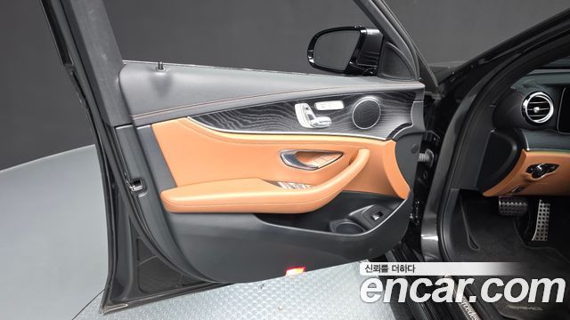 Mercedes-Benz E-Class (W213) E220d 4MATIC AMG Line 2021 — фото 24