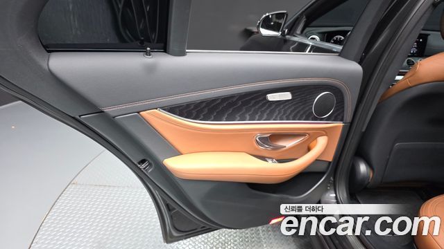 Mercedes-Benz E-Class (W213) E220d 4MATIC AMG Line 2021 — фото 25