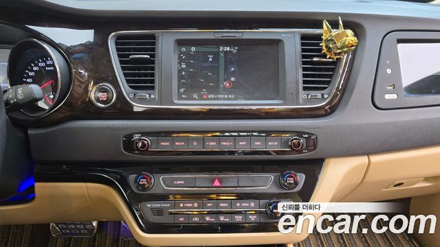 Kia Carnival Gasoline 9-seater Limousine(Special vehicle) 2019 — фото 12